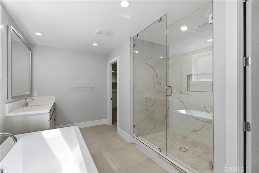 156 Apron Irvine, CA 92618 - Photo 19 of 40 a bathroom with a shower a sink and mirror