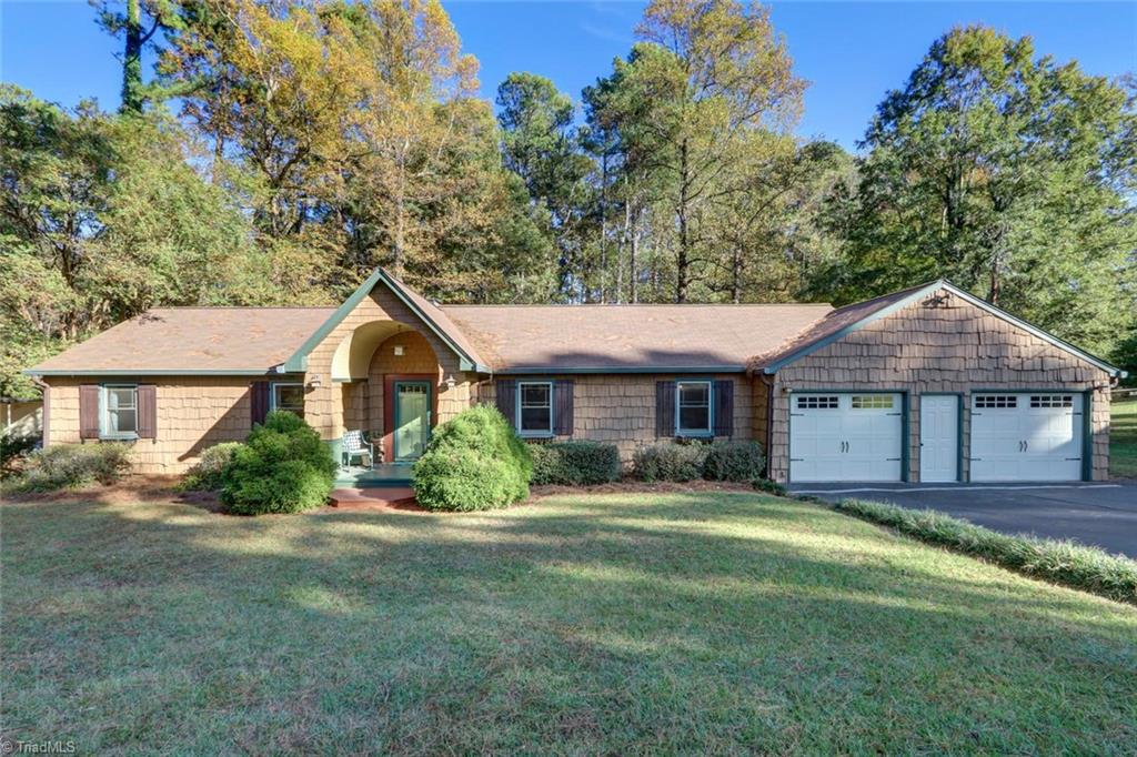 138 Penny Road Jamestown, NC 27282 - Photo 1 of 29