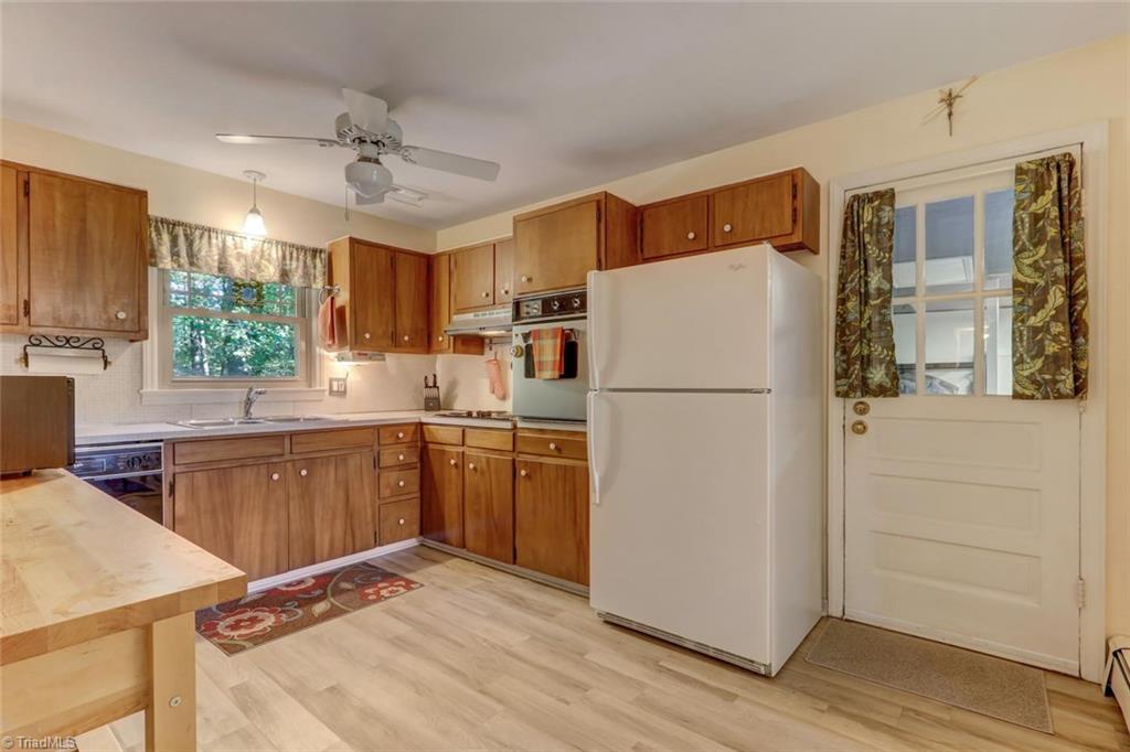 138 Penny Road Jamestown, NC 27282 - Photo 9 of 29