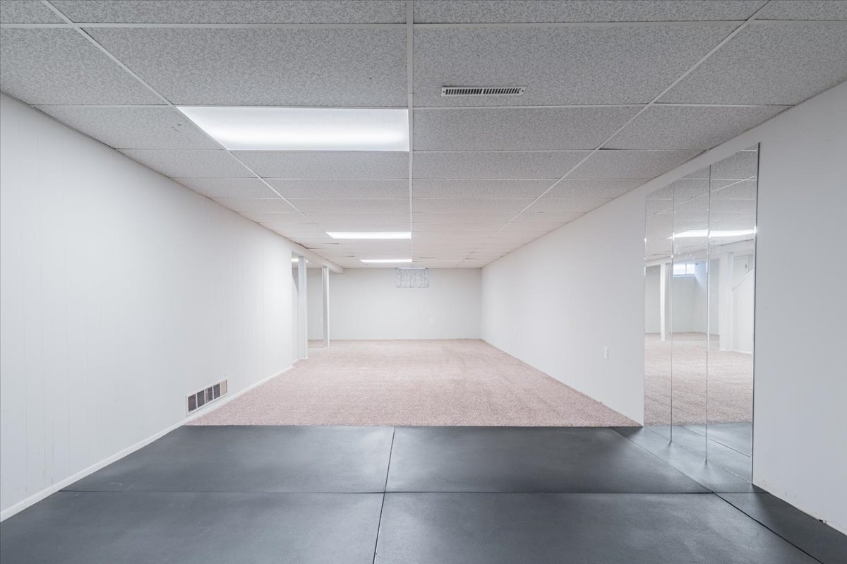 305 Highpoint Road Normal, IL 61761 - Photo 20 of 29 a view of a hallway