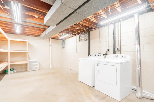 a view of utility room