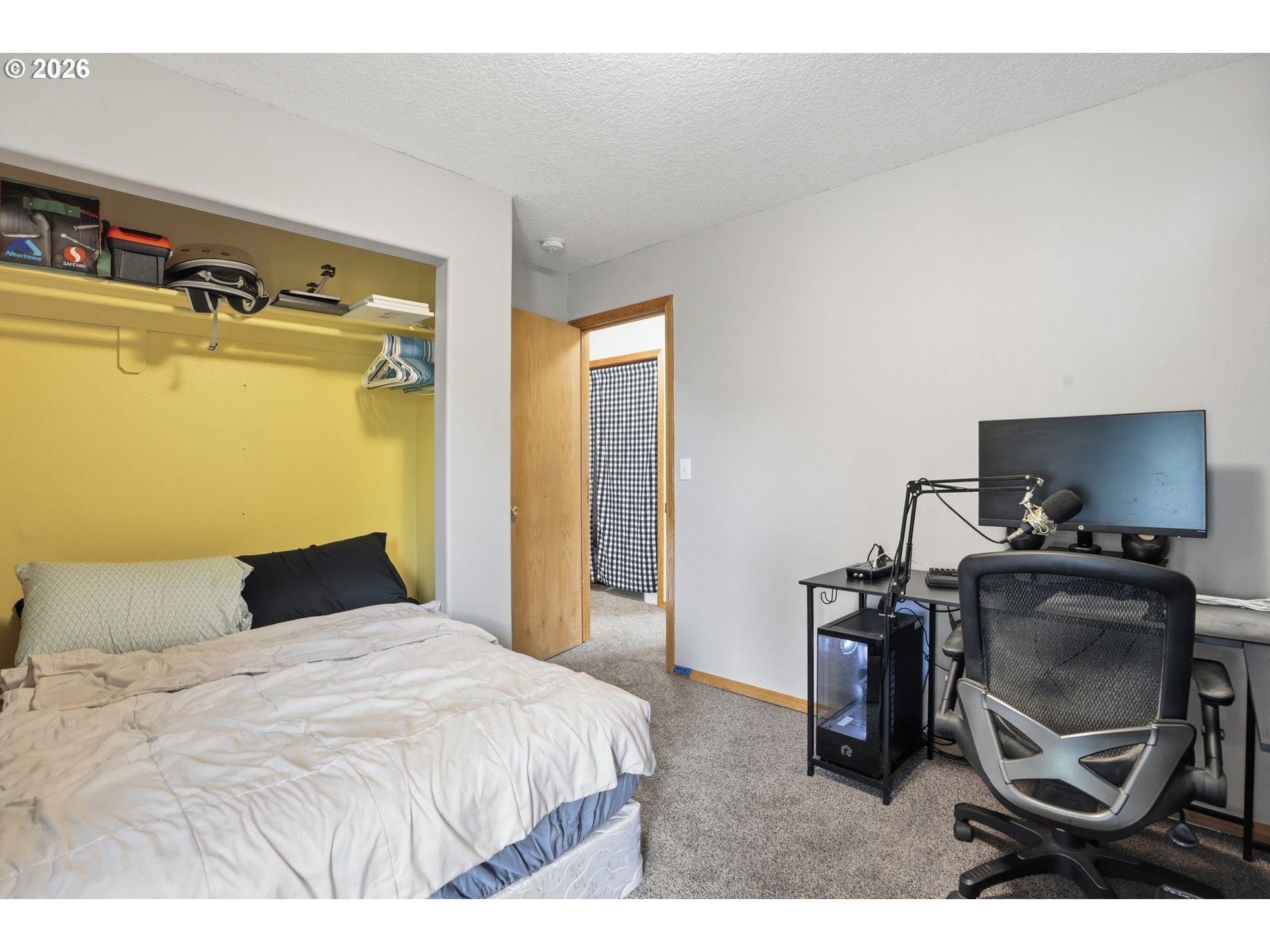 105 Toliver Road Molalla, OR 97038 - Photo 21 of 34 a bedroom with a bed and a television