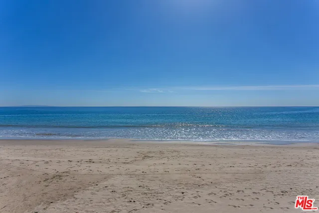 a view of a terrace with a outdoor space
