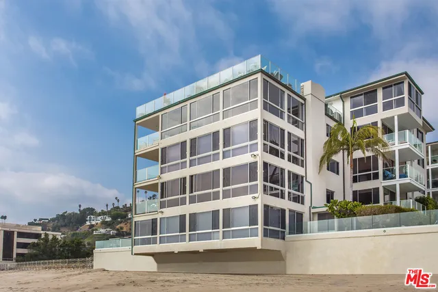 a view of residential houses with outdoor space