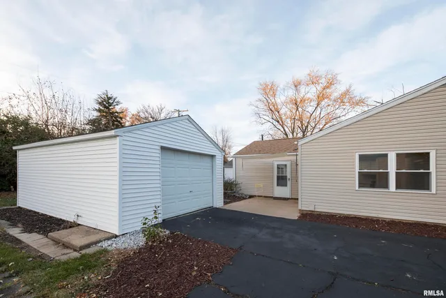 $170,000 | 5229 North Hamilton Road, Peoria, IL 61614