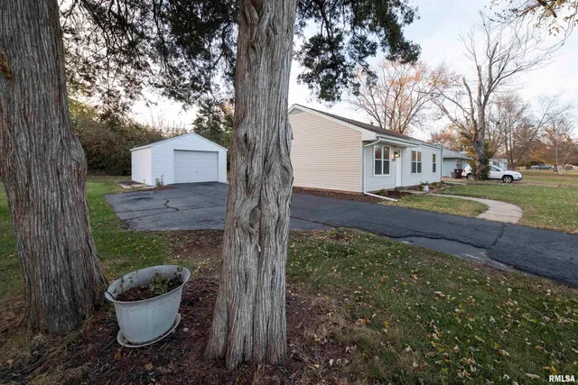 $170,000 | 5229 North Hamilton Road, Peoria, IL 61614