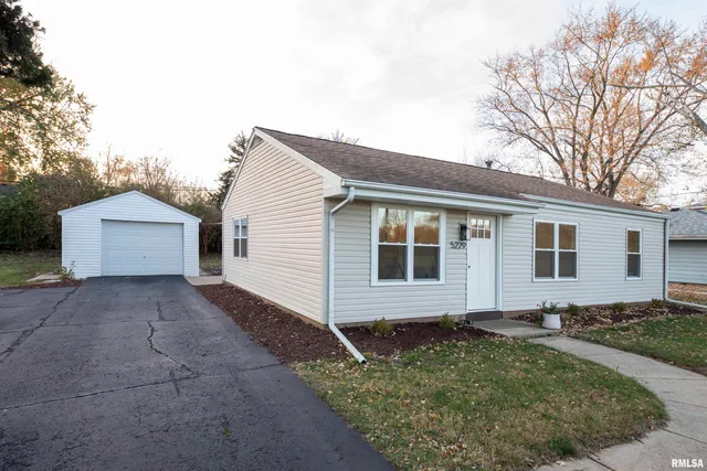 $170,000 | 5229 North Hamilton Road, Peoria, IL 61614