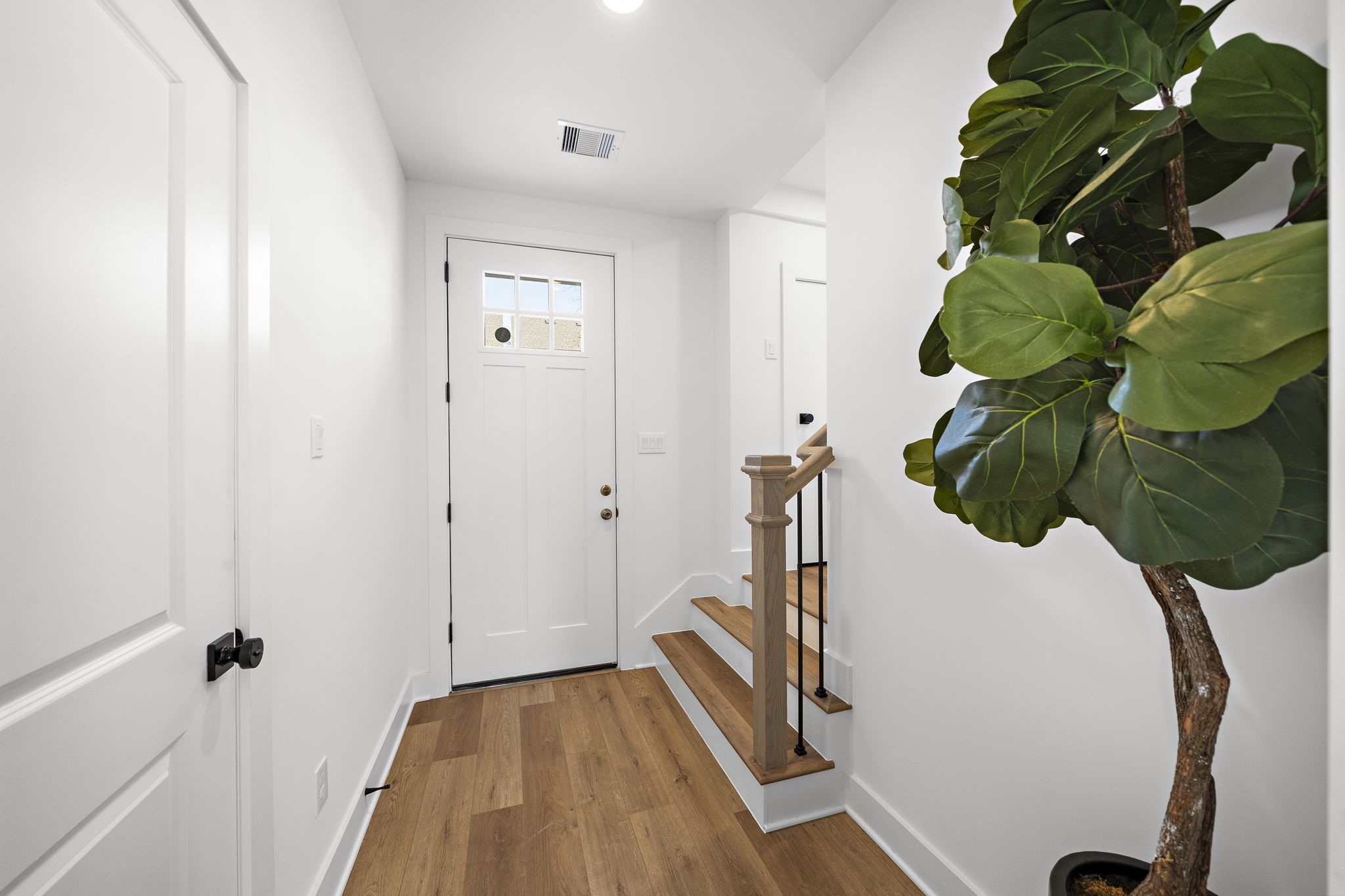 835 Elkhart Street, Unit E Houston, TX 77091 - Photo 32 of 34 Entrance