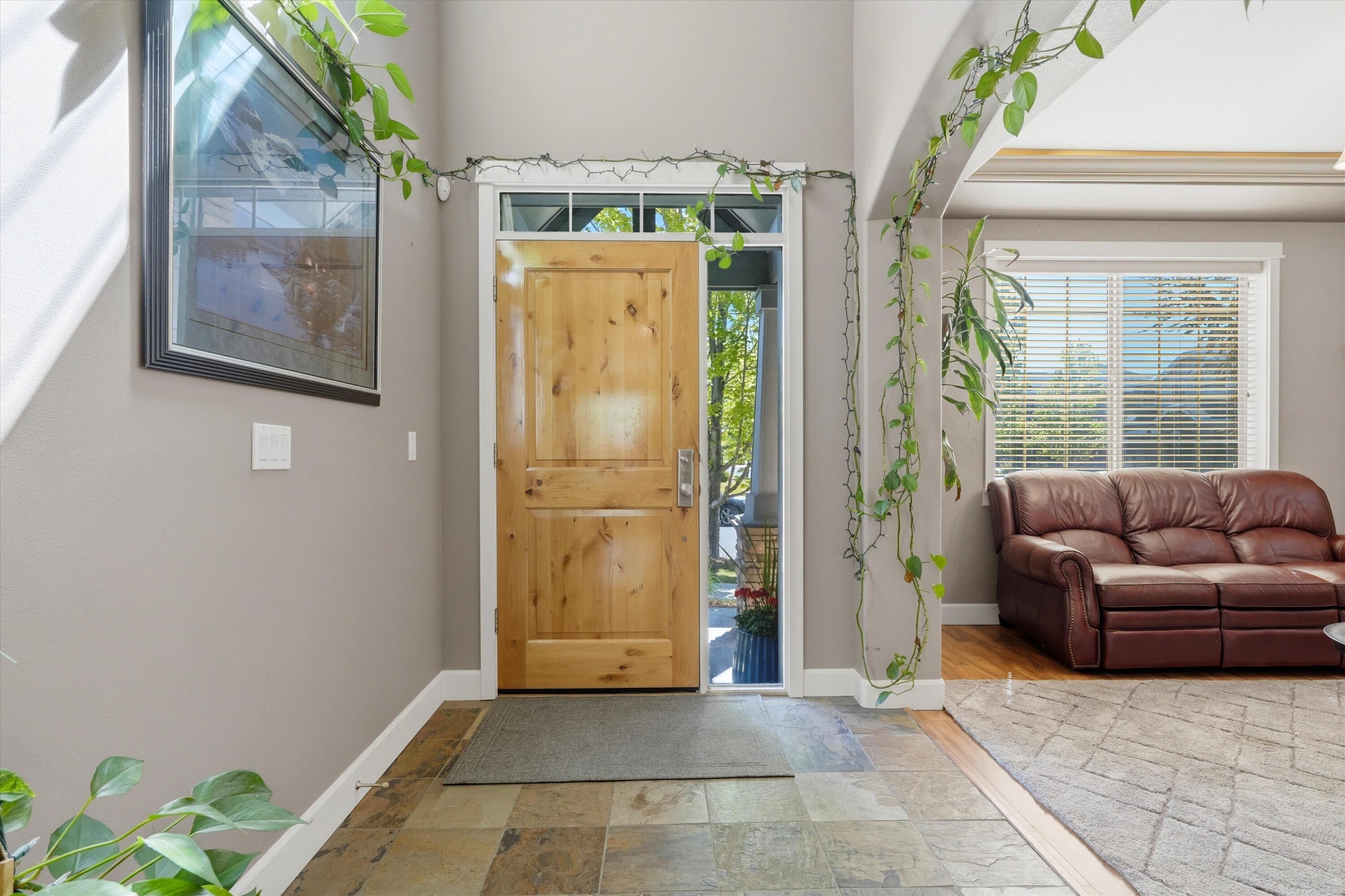 61235 Splendor Lane Bend, OR 97702 - Photo 14 of 52 Front Entry, foyer to the right.