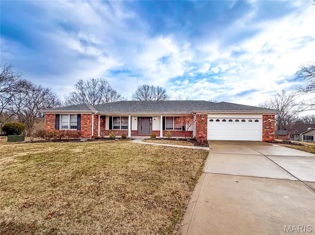 $675,000 | 4302 Brantleigh Heights Court, St. Louis, MO 63128
