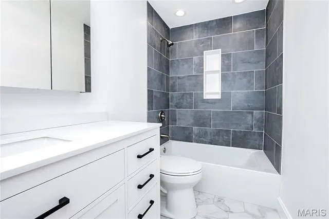 $675,000 | 4302 Brantleigh Heights Court, St. Louis, MO 63128