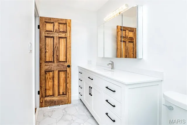 $675,000 | 4302 Brantleigh Heights Court, St. Louis, MO 63128