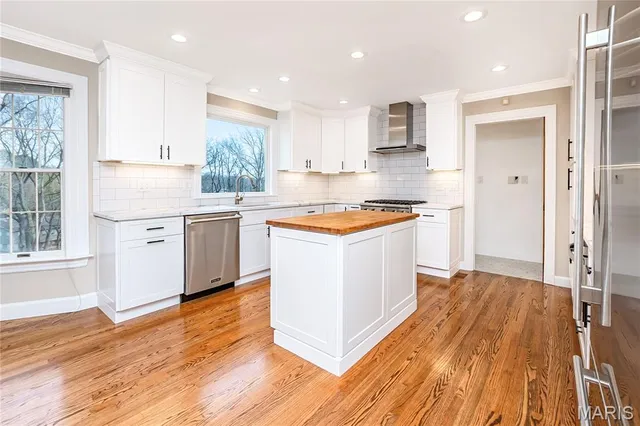 $675,000 | 4302 Brantleigh Heights Court, St. Louis, MO 63128