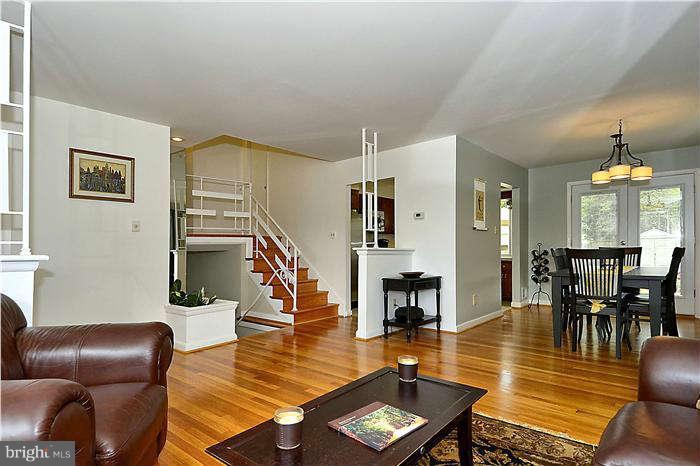 10314 Conover Drive Silver Spring, MD 20902 - Photo 4 of 27 Living Room