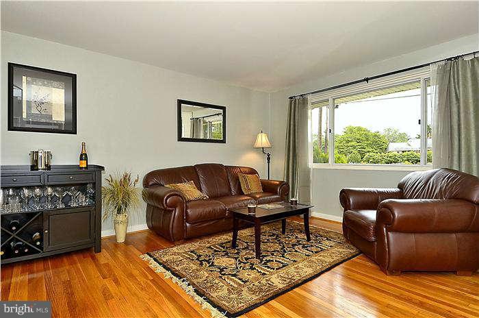 10314 Conover Drive Silver Spring, MD 20902 - Photo 5 of 27 Living Room