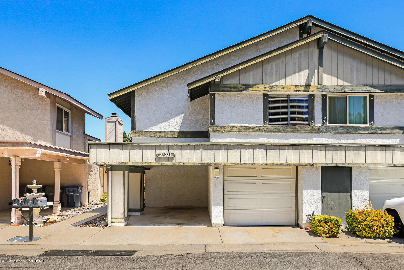 25231 Ave Dorena Newhall, CA 91321 - Photo 1 of 27 25231 Avenida Dorena 001