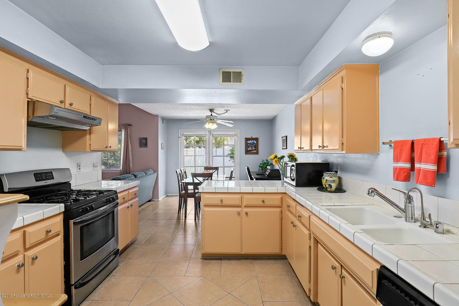 25231 Ave Dorena Newhall, CA 91321 - Photo 13 of 27 25231 Avenida Dorena 013