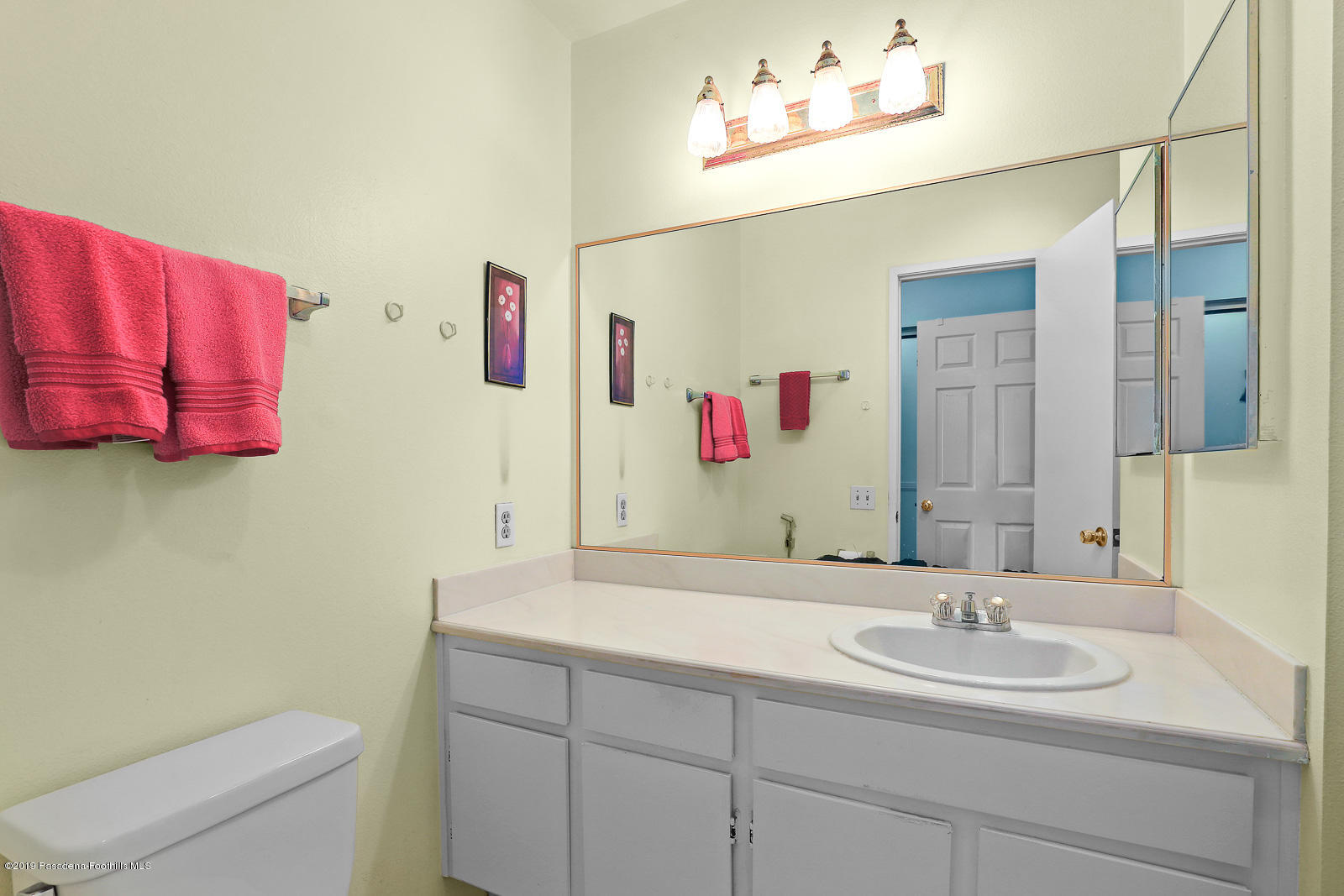 25231 Ave Dorena Newhall, CA 91321 - Photo 20 of 27 25231 Avenida Dorena 020