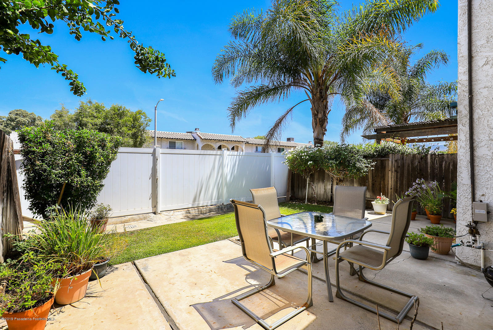 25231 Ave Dorena Newhall, CA 91321 - Photo 23 of 27 25231 Avenida Dorena 023