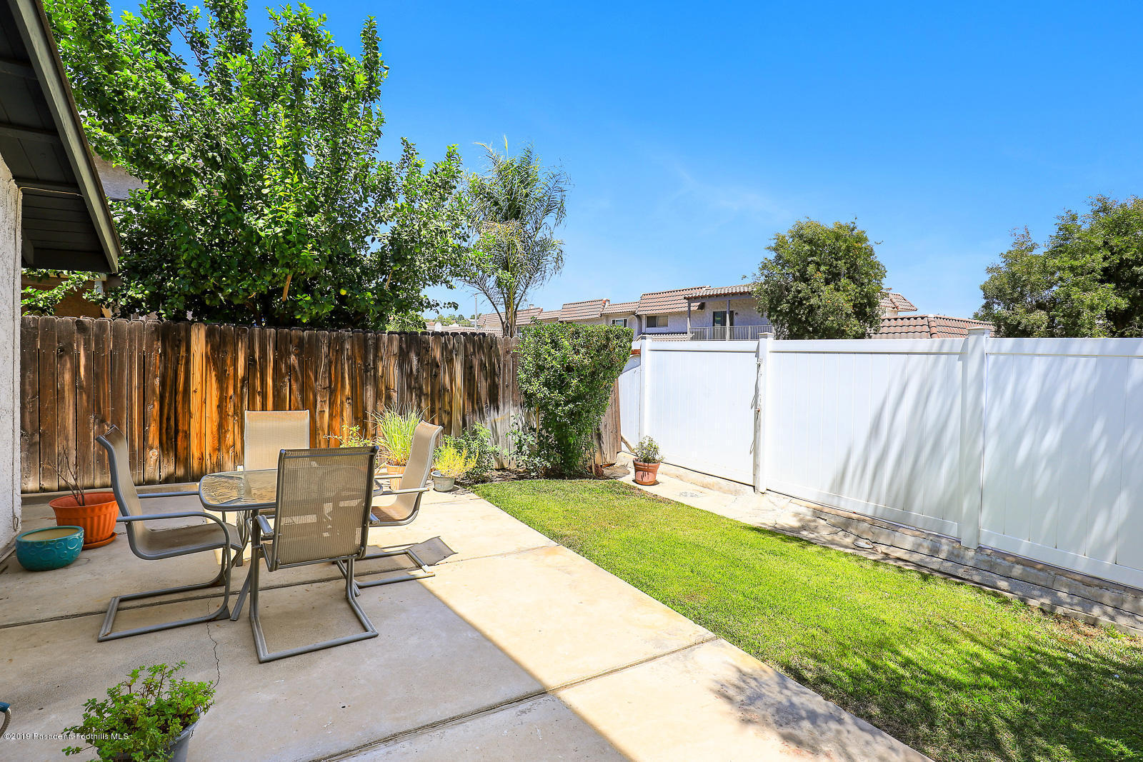 25231 Ave Dorena Newhall, CA 91321 - Photo 26 of 27 25231 Avenida Dorena 026