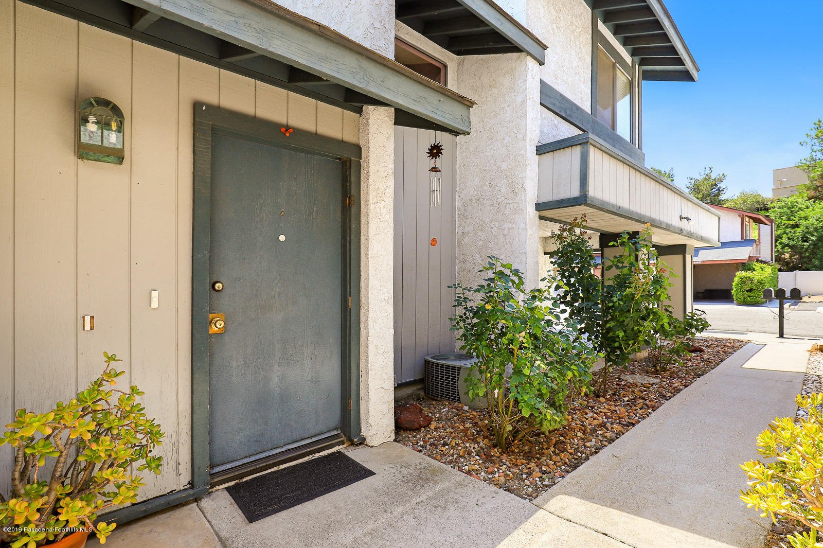 25231 Ave Dorena Newhall, CA 91321 - Photo 4 of 27 25231 Avenida Dorena 004