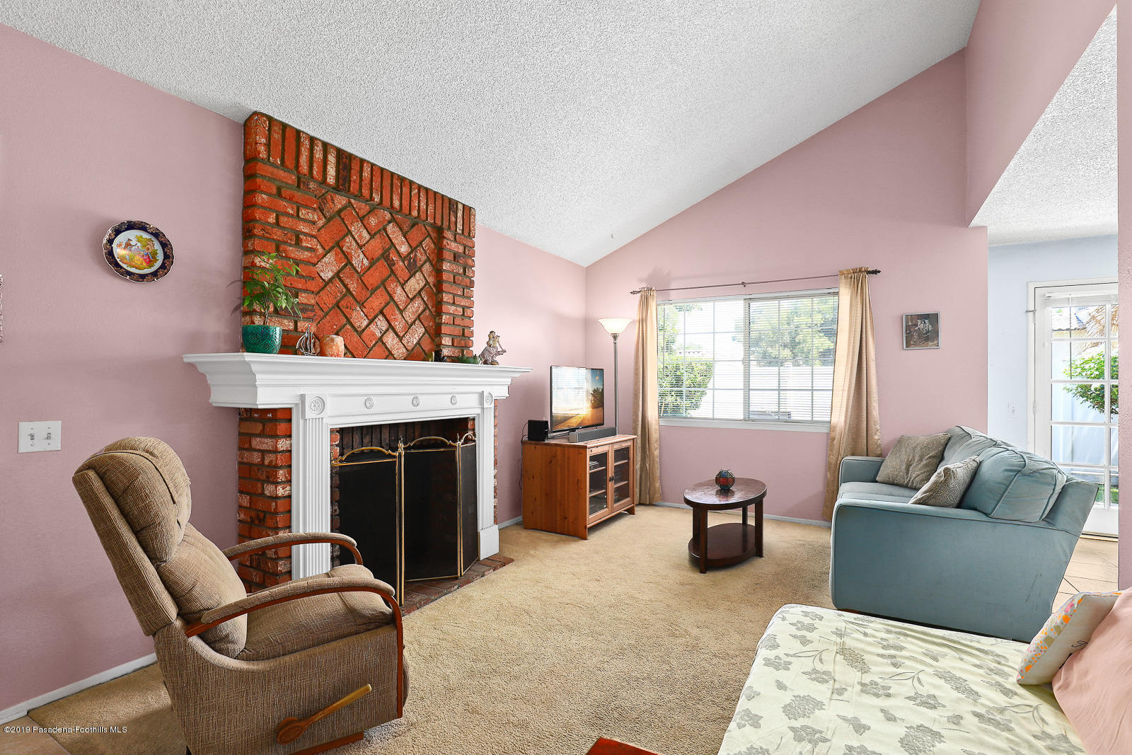 25231 Ave Dorena Newhall, CA 91321 - Photo 6 of 27 25231 Avenida Dorena 006