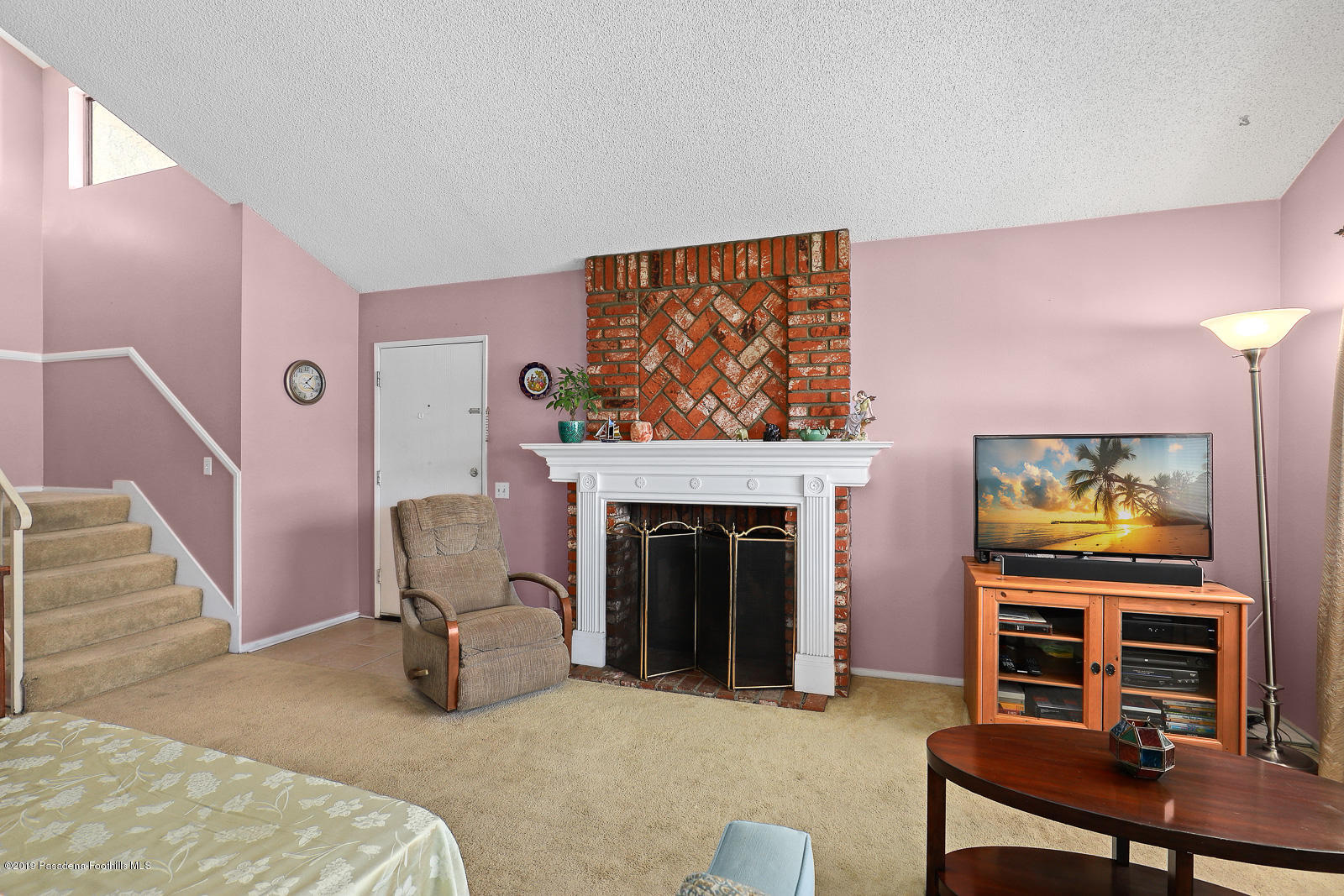 25231 Ave Dorena Newhall, CA 91321 - Photo 9 of 27 25231 Avenida Dorena 009