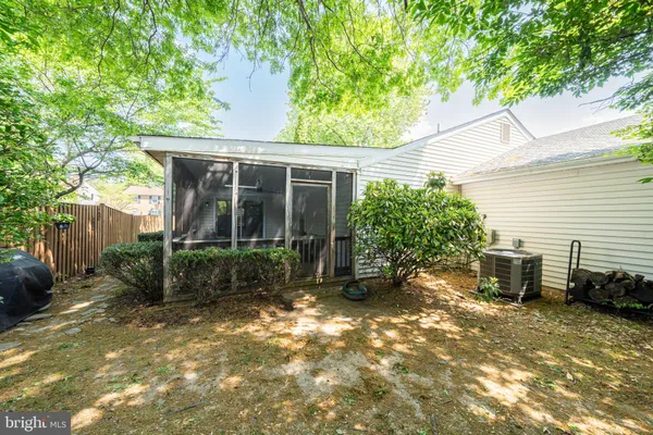 $675,000 | 1634 Nathan Lane, Herndon, VA 20170