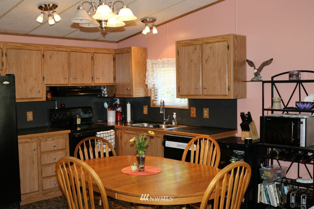 5128 Anderson Road Blaine, WA 98230 - Photo 8 of 11 Gallery Image 8