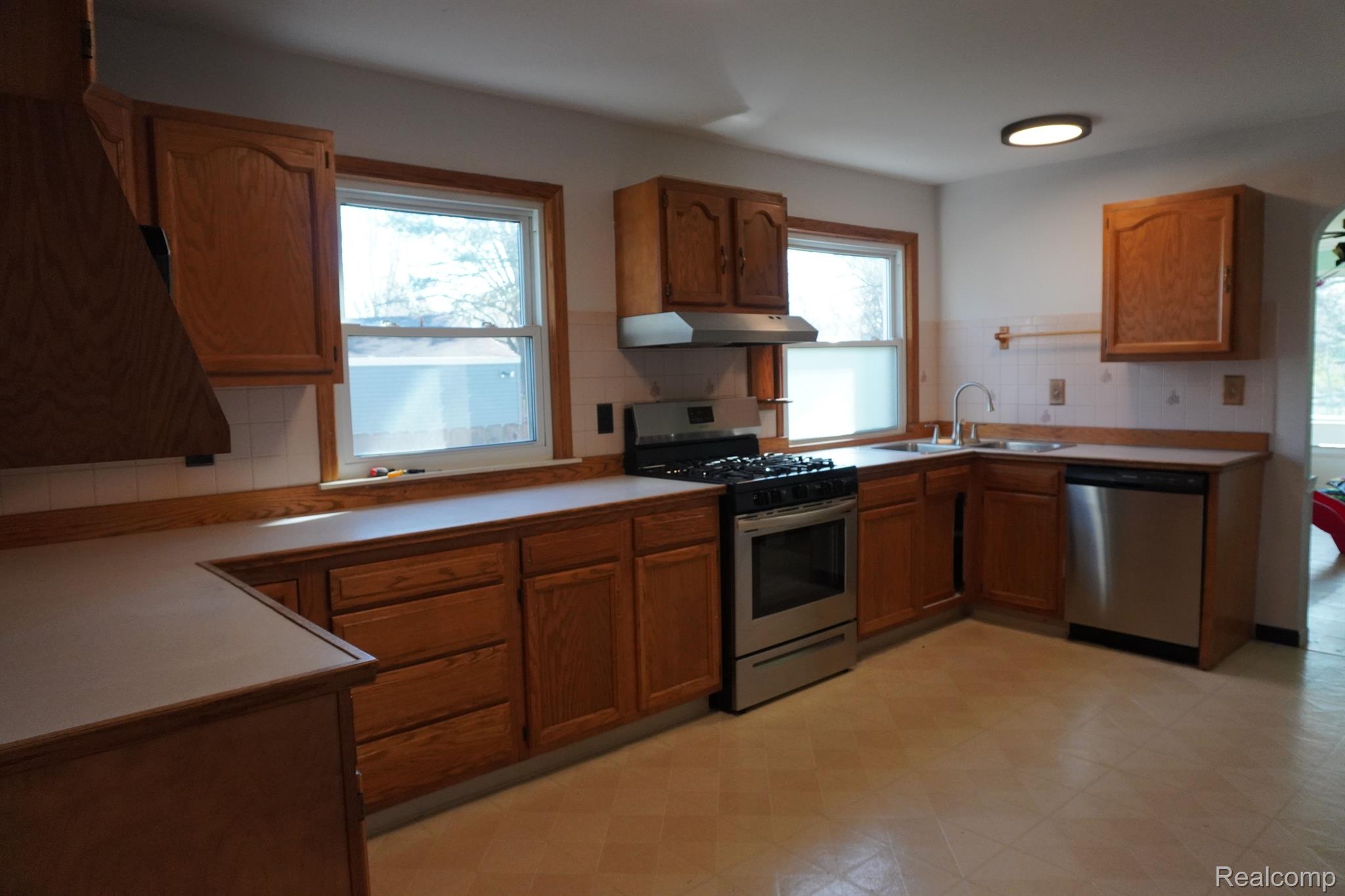 2497 Covert Road Burton, MI 48509 - Photo 12 of 26 Gallery Image 12