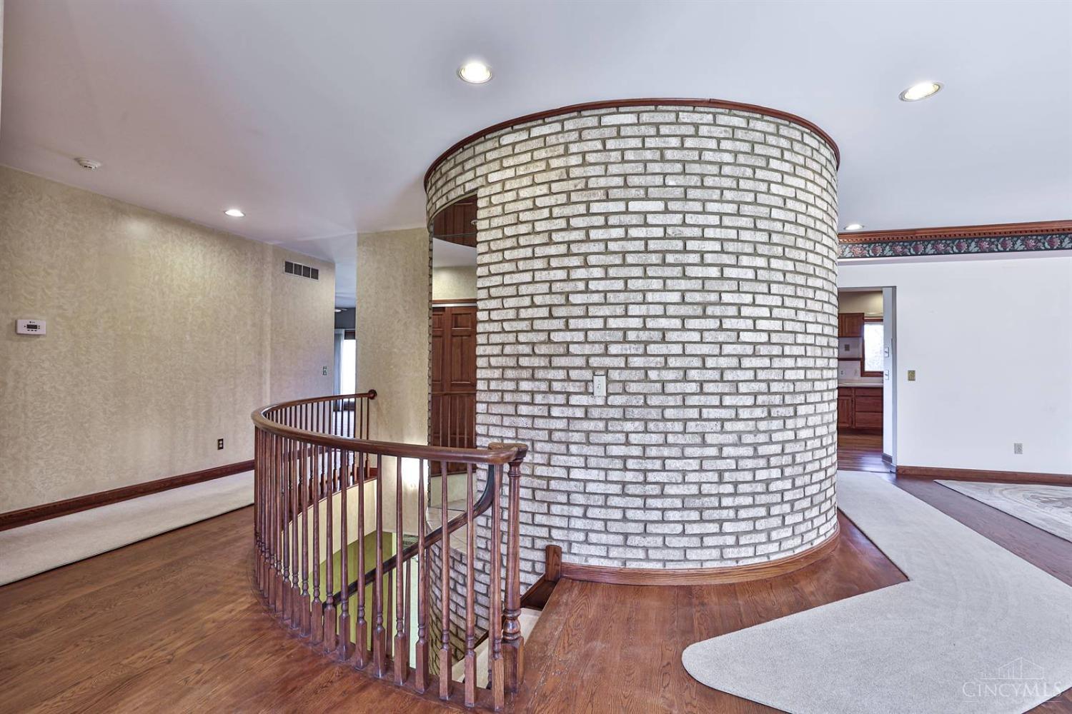 4570 Hanley Road Cincinnati, OH 45247 - Photo 4 of 71 Gallery Image 4