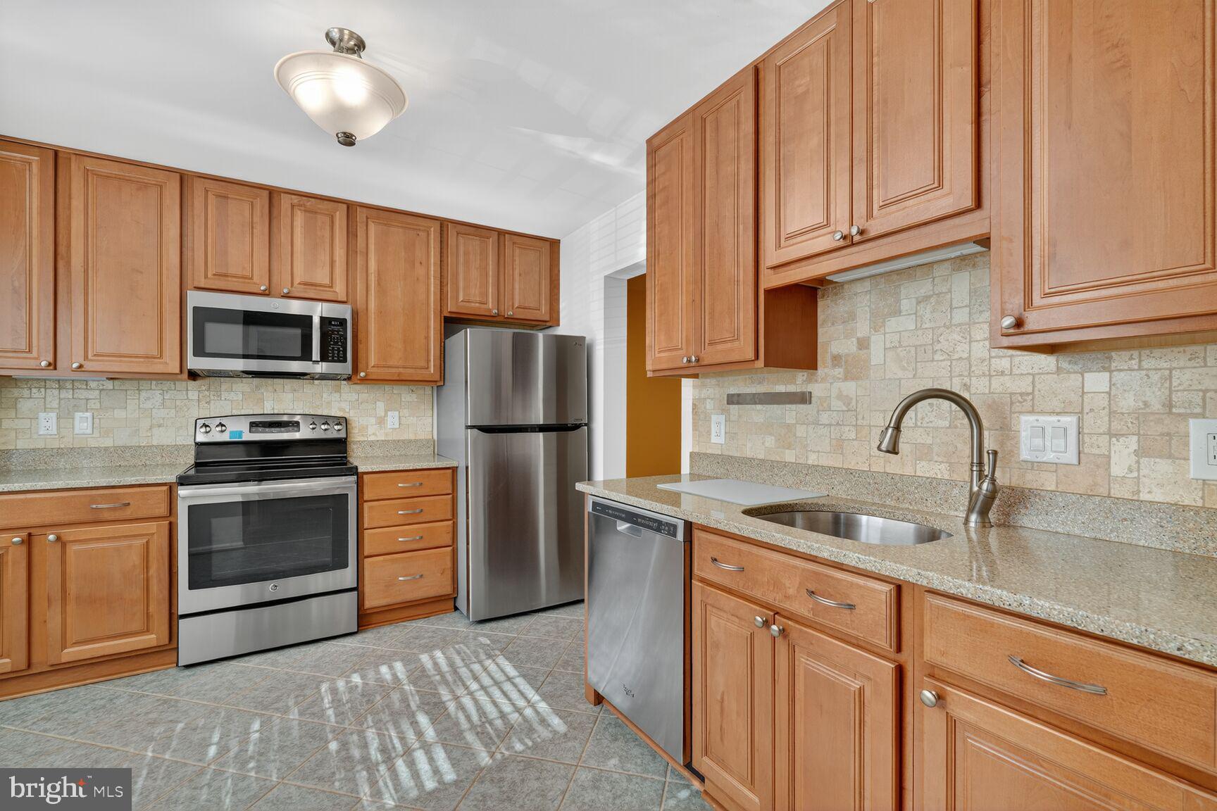 5654 Ridge View Drive Alexandria, VA 22310 - Photo 4 of 27 Gallery Image 4
