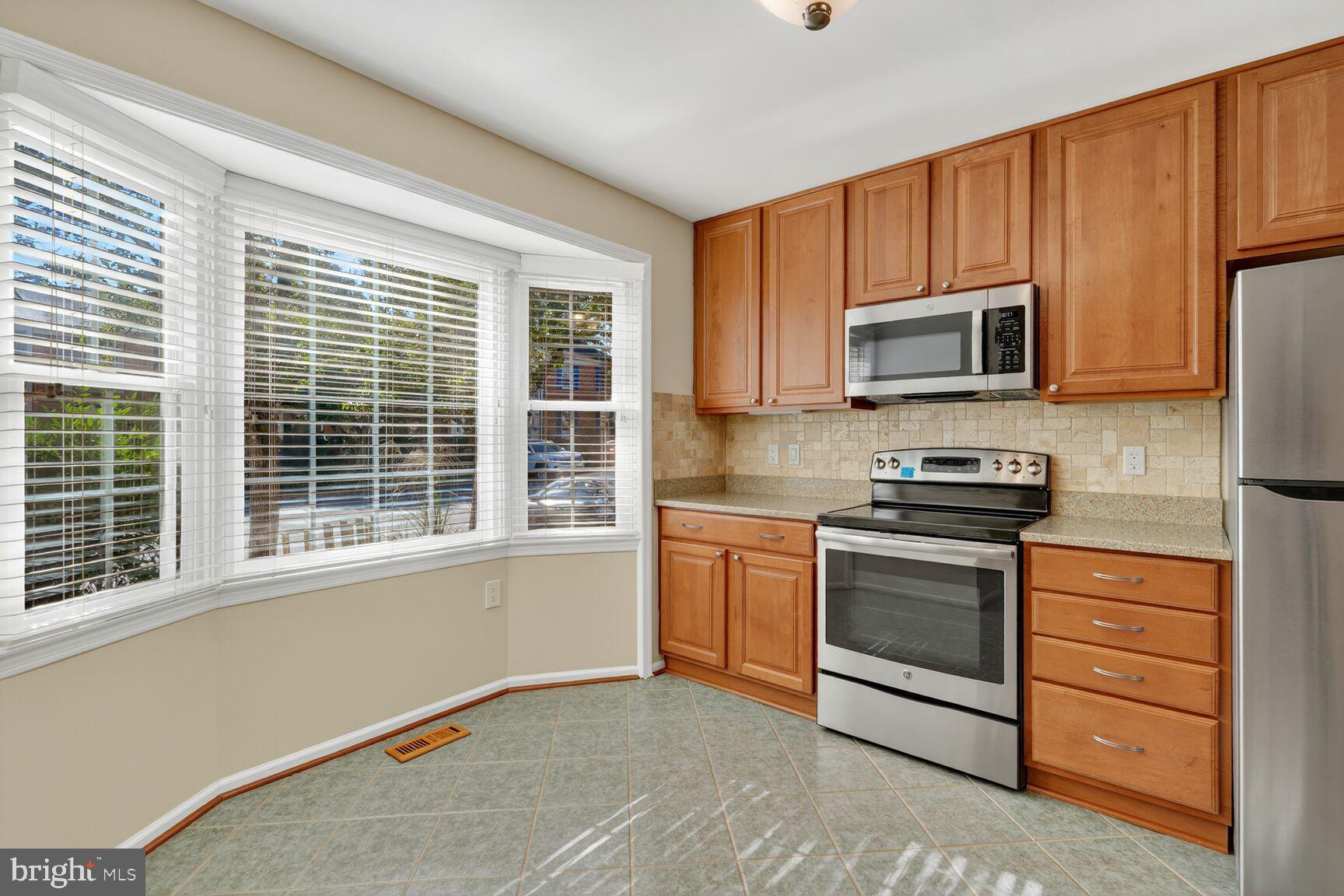 5654 Ridge View Drive Alexandria, VA 22310 - Photo 5 of 27 Gallery Image 5