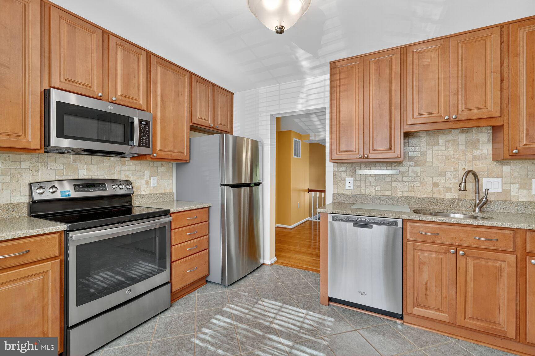 5654 Ridge View Drive Alexandria, VA 22310 - Photo 6 of 27 Gallery Image 6