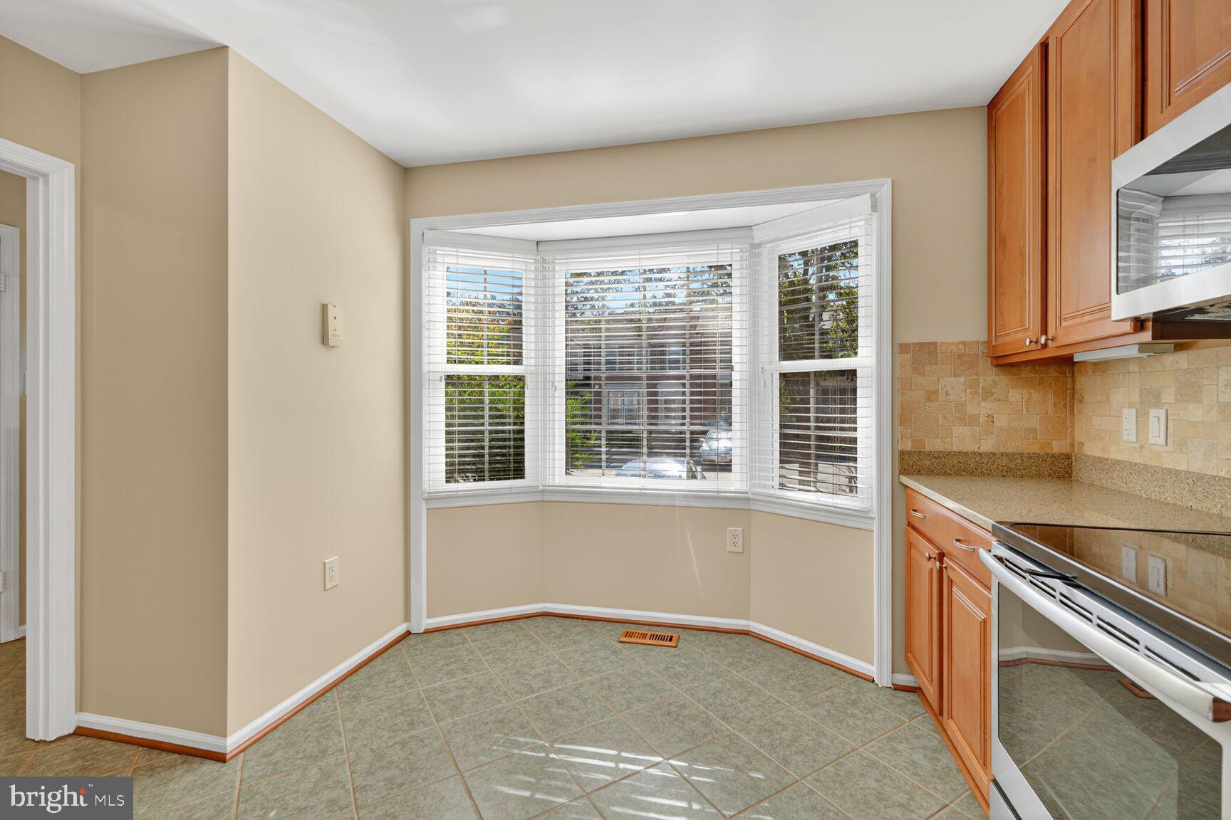 5654 Ridge View Drive Alexandria, VA 22310 - Photo 7 of 27 Gallery Image 7