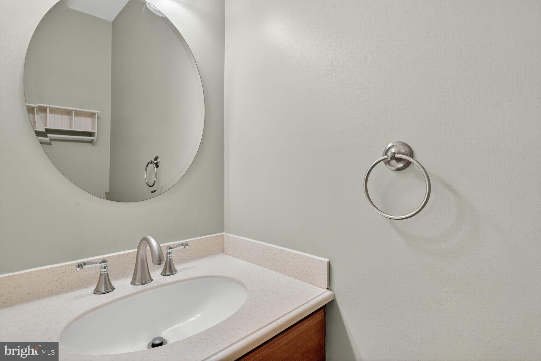 5654 Ridge View Drive Alexandria, VA 22310 - Photo 8 of 27 Gallery Image 8
