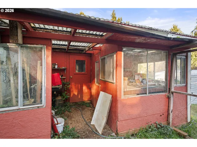 a view of a yard in front of a house