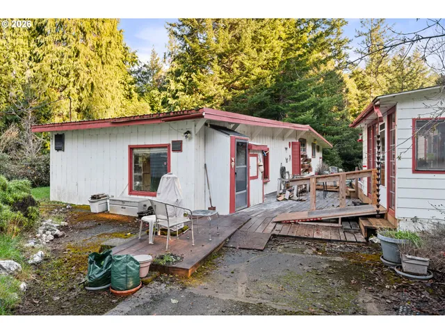 a view of a house with sitting area