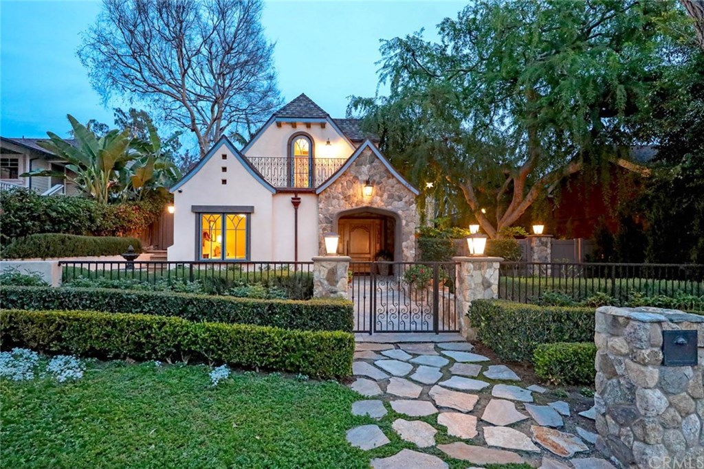 437 Myrtle Street Laguna Beach, CA 92651 - Photo 3 of 26