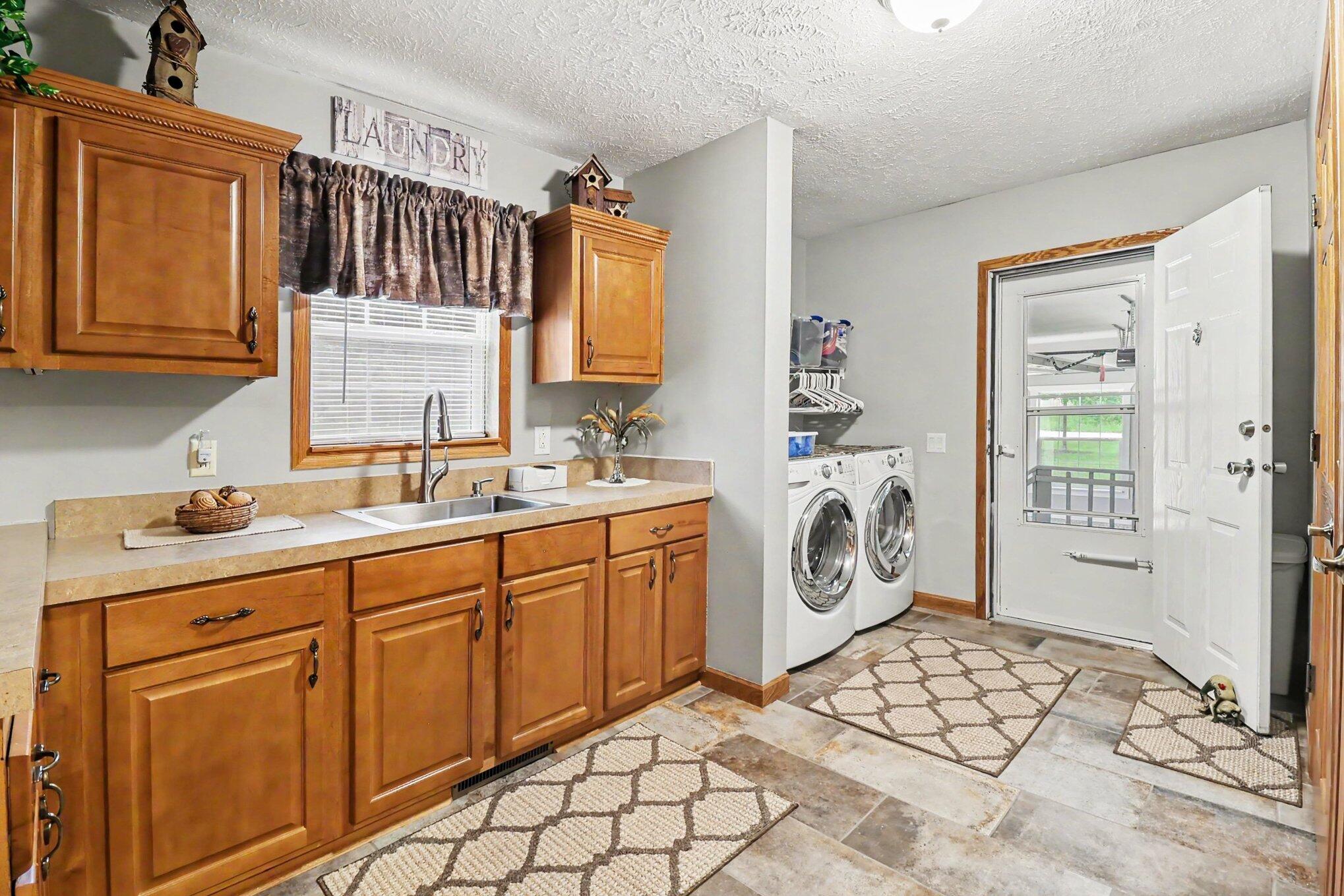 986 West Fox Farm Road Manistee, MI 49660 - Photo 23 of 31 Laundry area
