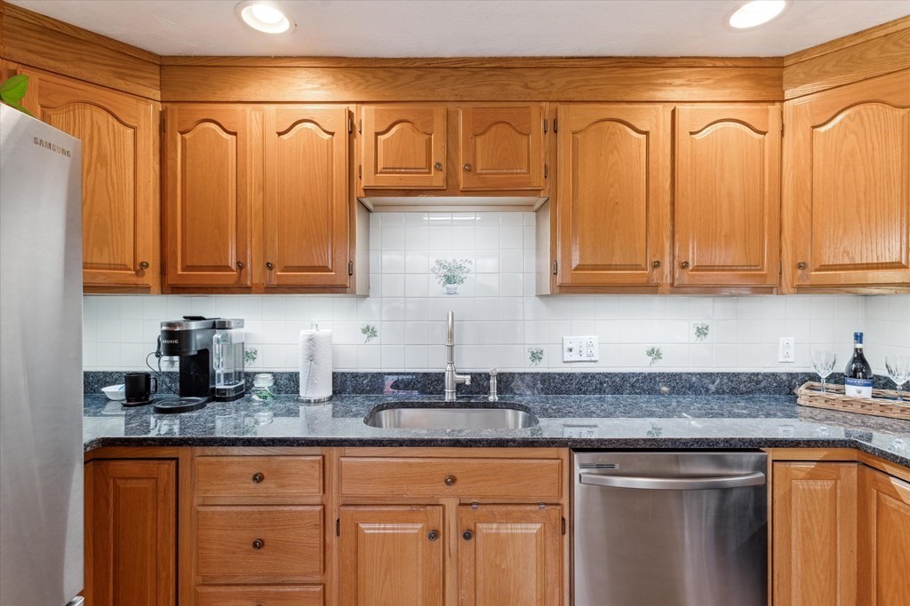 76 Den Quarry Road Lynn, MA 01904 - Photo 12 of 39 Gallery Image 12