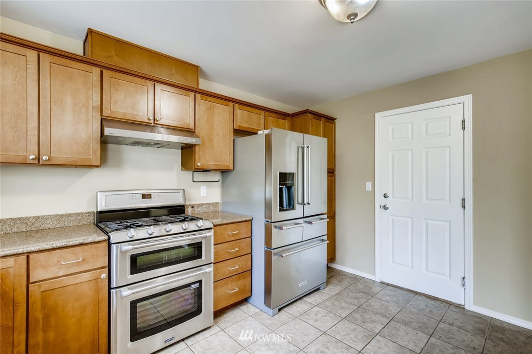 2903 Connors Road Snohomish, WA 98290 - Photo 10 of 39 a kitchen with cabinets and steel appliances