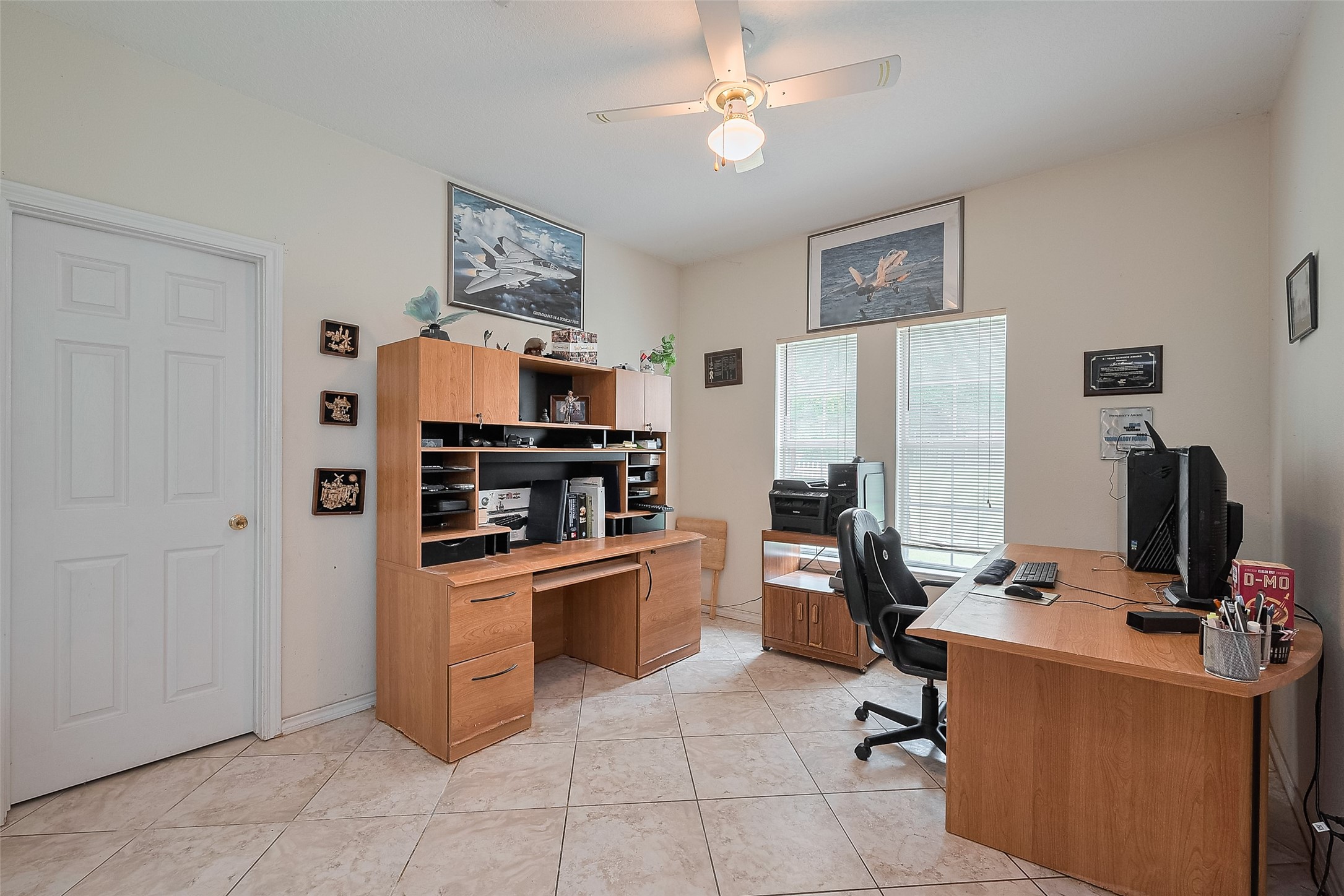 2499 Southline Road Conroe, TX 77384 - Photo 25 of 48 a room with furniture and a refrigerator