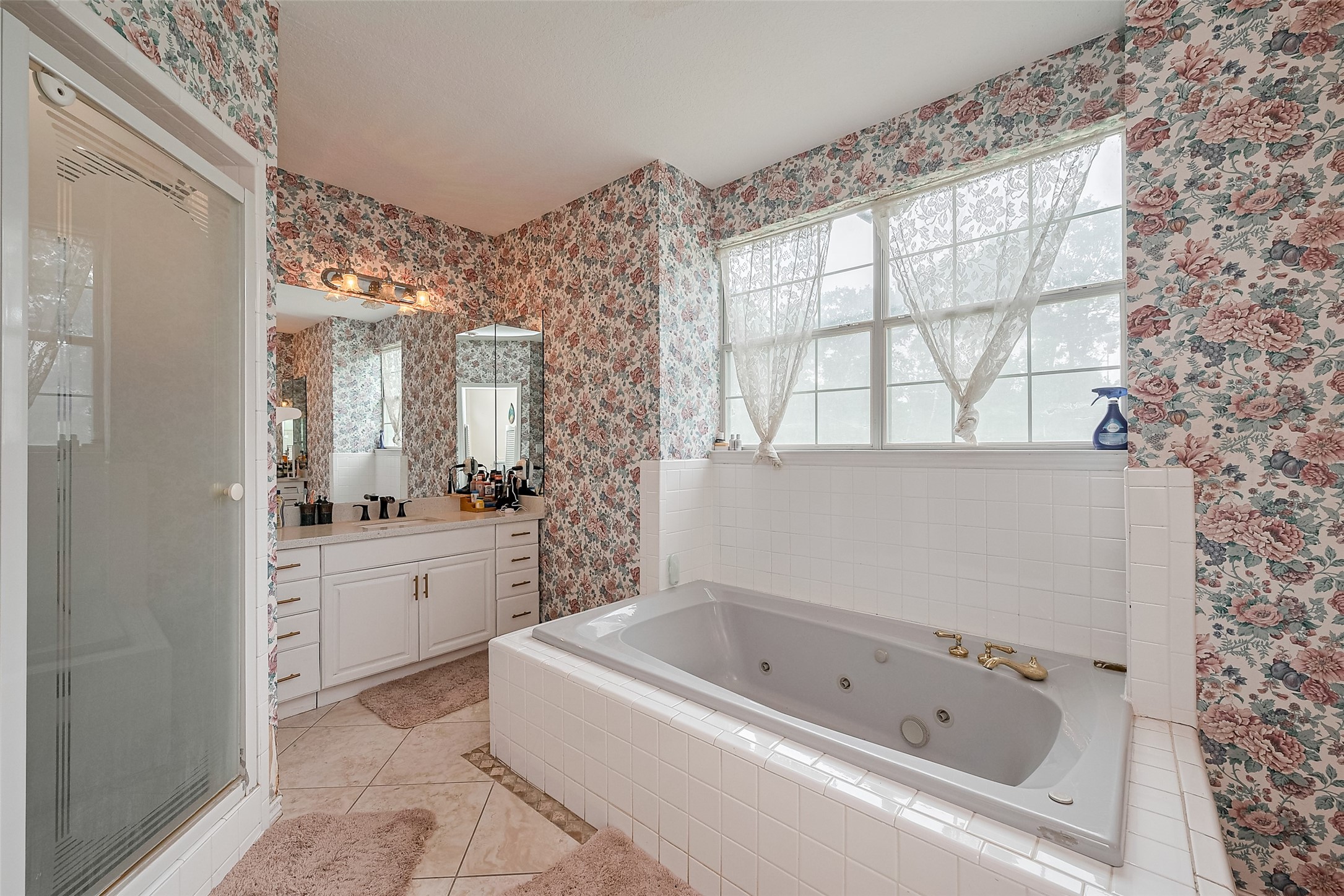 2499 Southline Road Conroe, TX 77384 - Photo 38 of 48 a bathroom with a bathtub sink and mirror