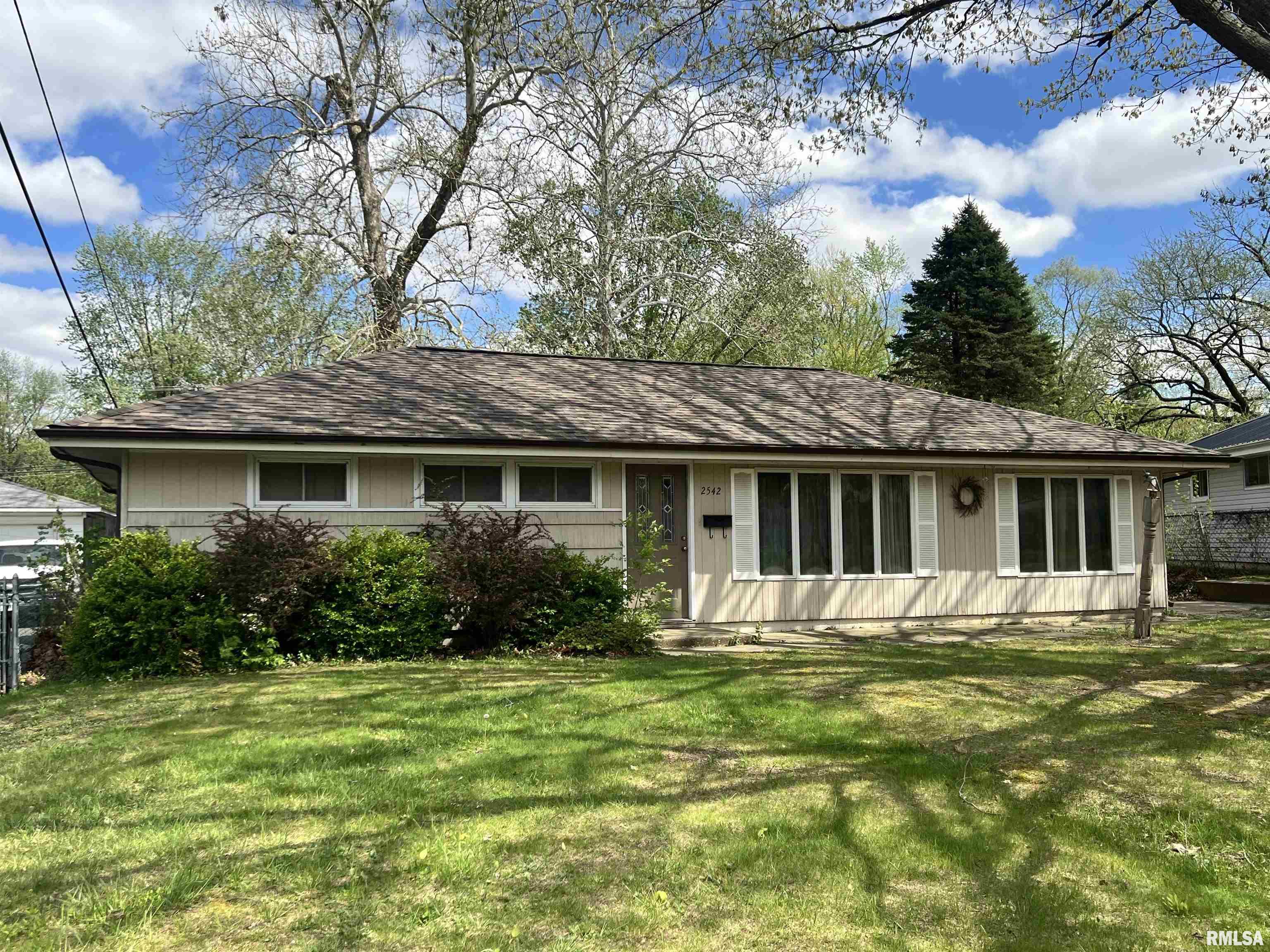 2542 East Wilshire Road Springfield, IL 62703 - Photo 1 of 25