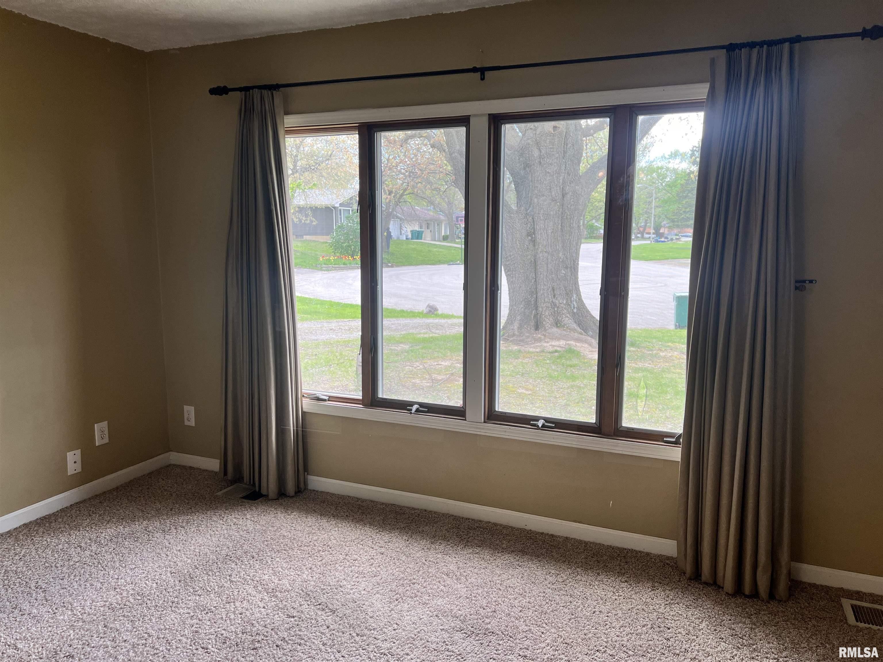 2542 East Wilshire Road Springfield, IL 62703 - Photo 4 of 25