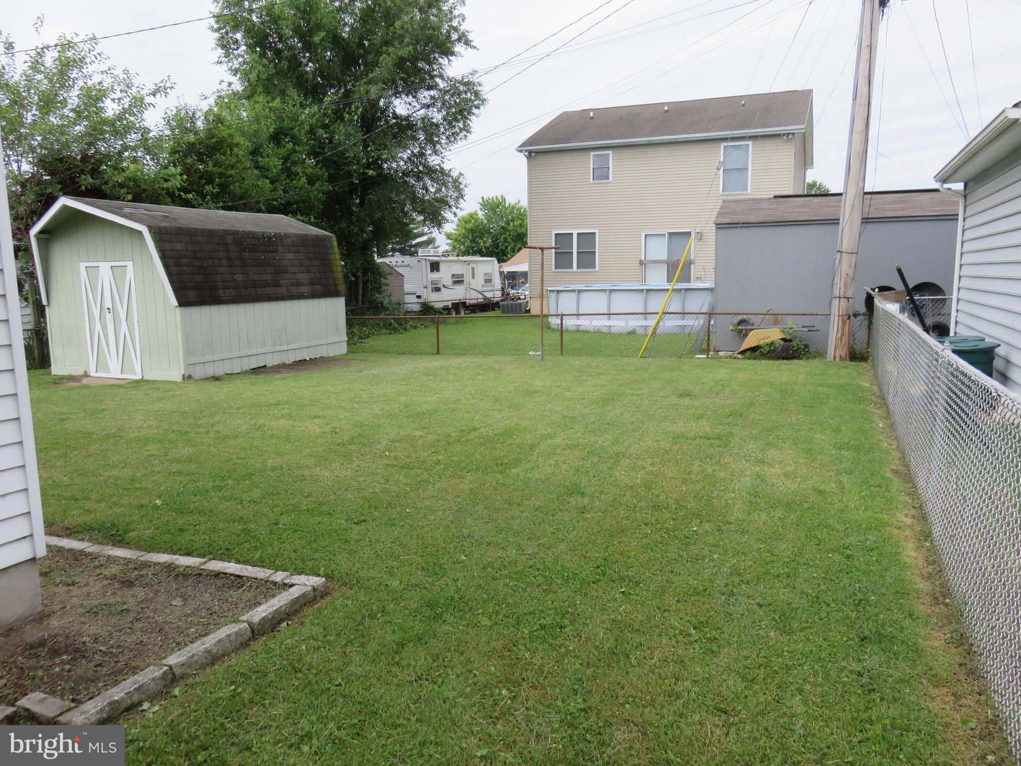 2 Clipper Road Baltimore, MD 21221 - Photo 3 of 29 FLAT BACK YARD PERFECT FOR OUTDOOR FUN