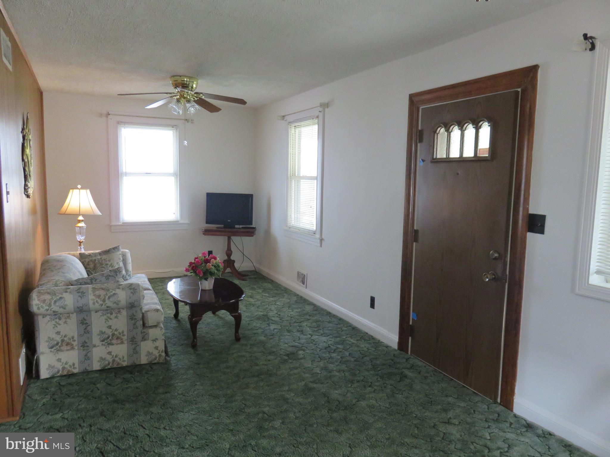 2 Clipper Road Baltimore, MD 21221 - Photo 5 of 29 SPACIOUS LIVING ROOM