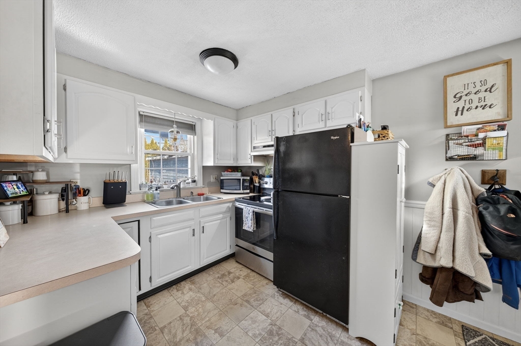 742 New Boston Road Fall River, MA 02720 - Photo 5 of 18