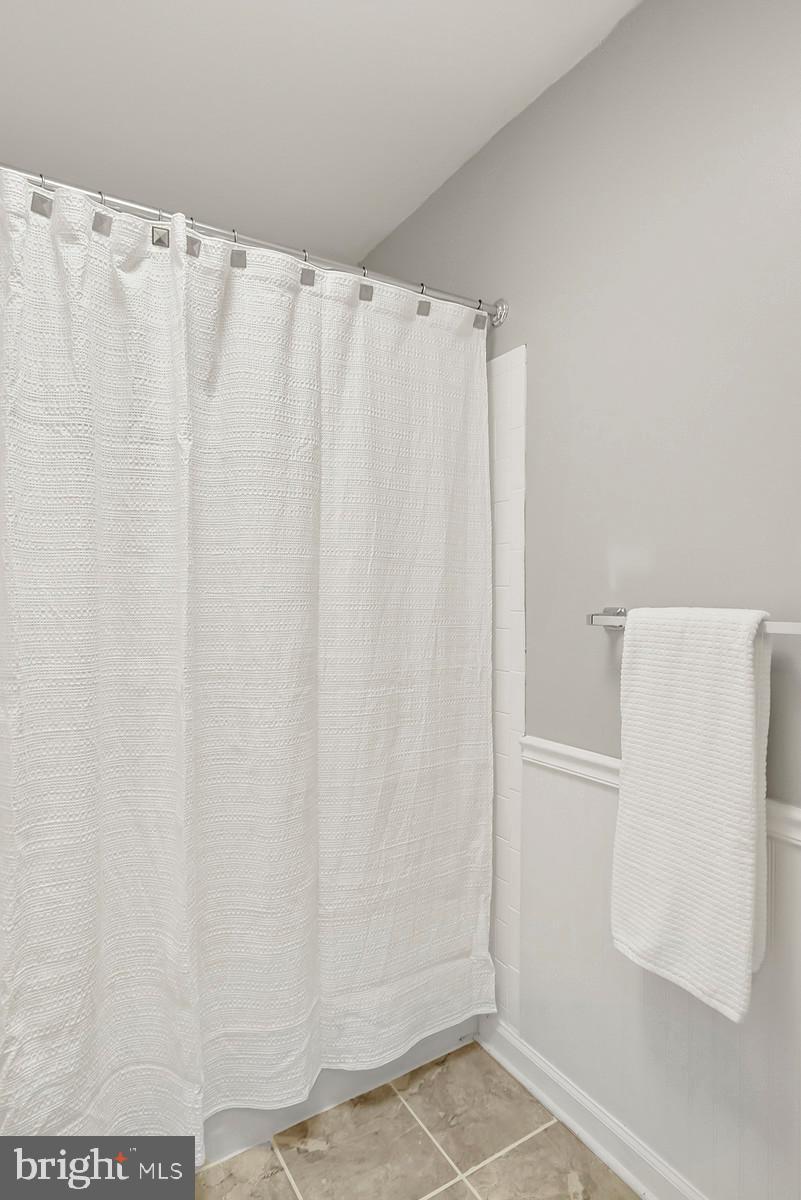 636 Hope Road Stafford, VA 22554 - Photo 23 of 43 Full bath upper level